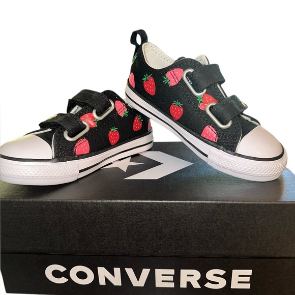 ⭐️Host Pick⭐️NWOT Kids' Chuck Taylor® All Star® 2V Oxford Sneaker. Toddler Sz. 7 - Picture 2 of 7